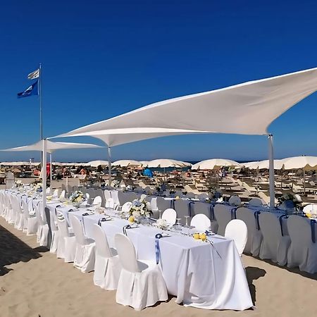 Hotel Baltic Мисано Адриатико Екстериор снимка