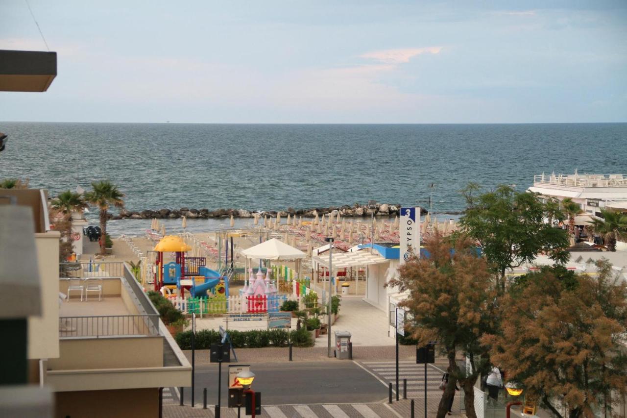 Hotel Baltic Мисано Адриатико Екстериор снимка