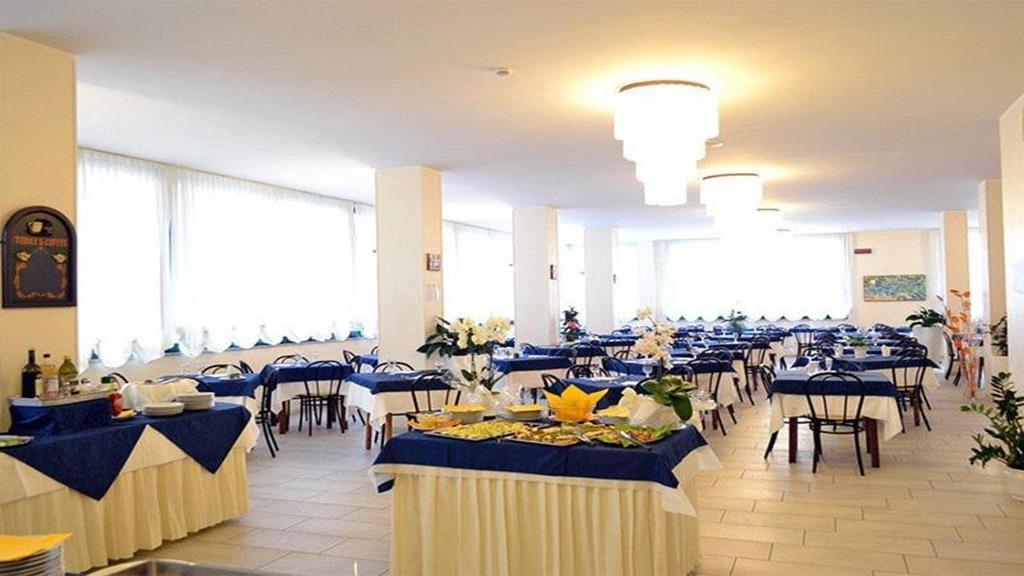 Hotel Baltic Мисано Адриатико Екстериор снимка