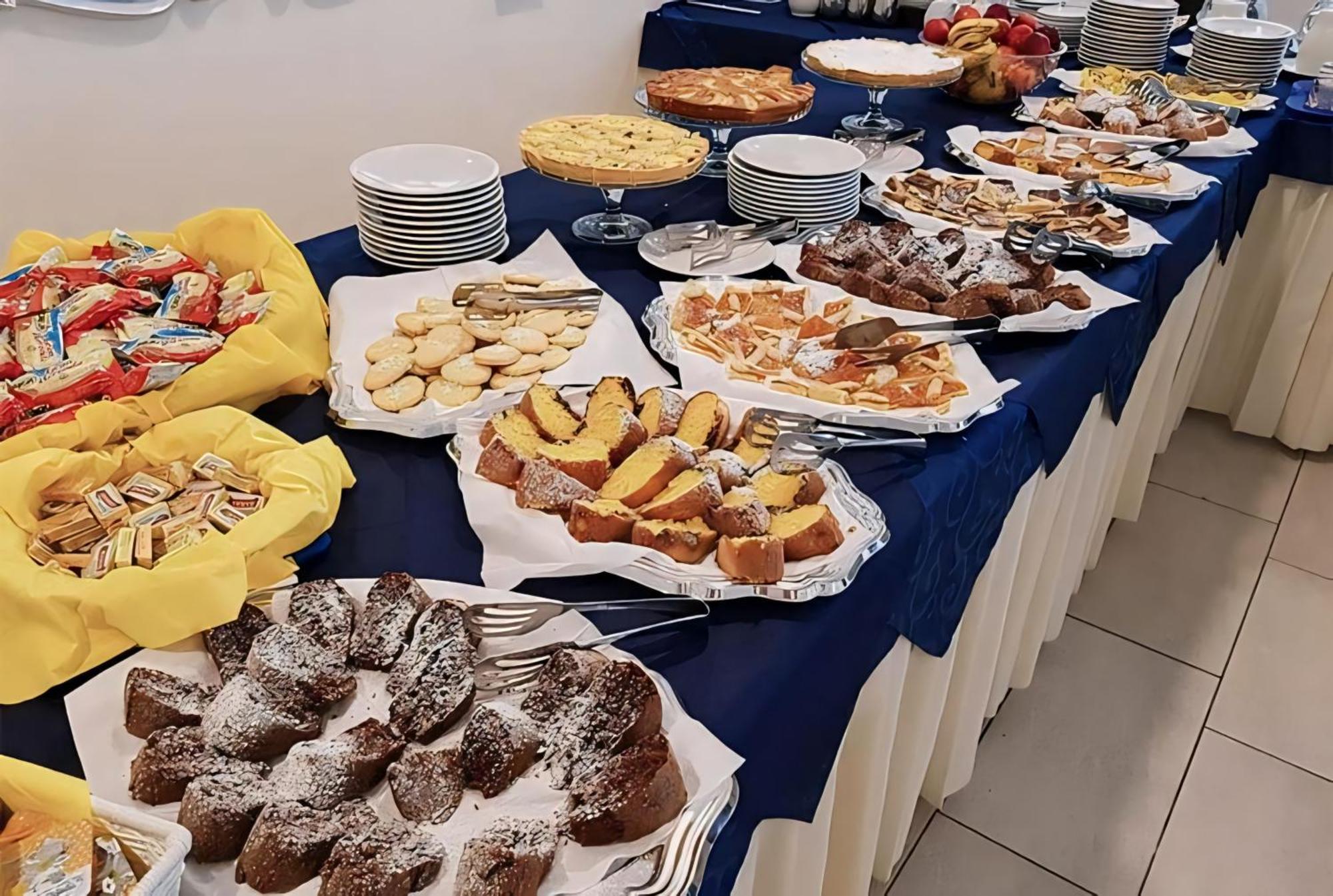 Hotel Baltic Мисано Адриатико Екстериор снимка