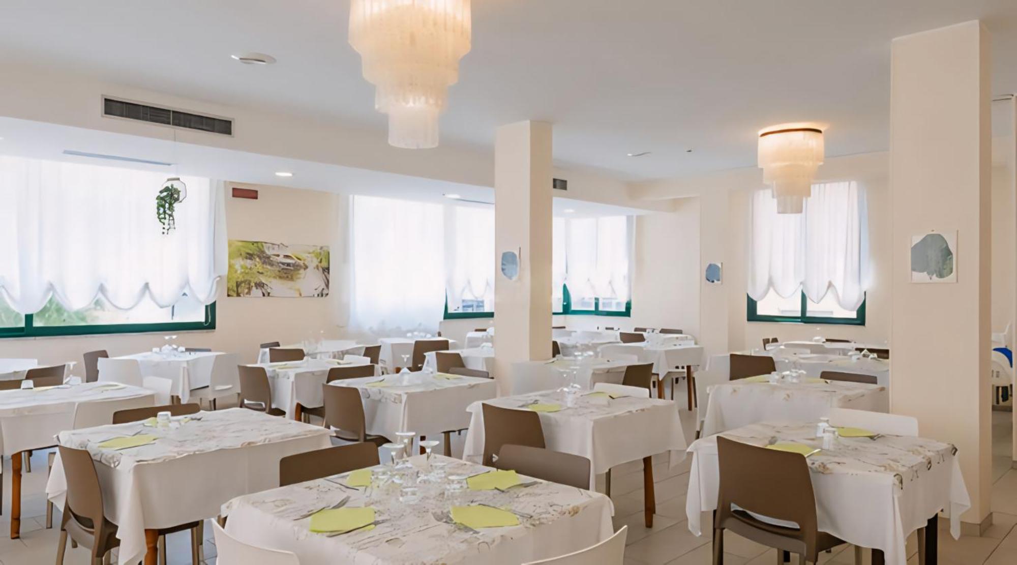 Hotel Baltic Мисано Адриатико Екстериор снимка