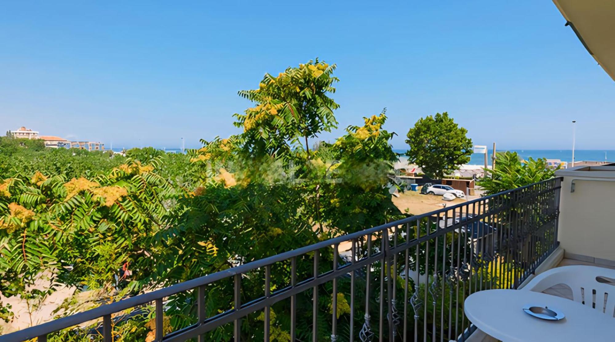 Hotel Baltic Мисано Адриатико Екстериор снимка