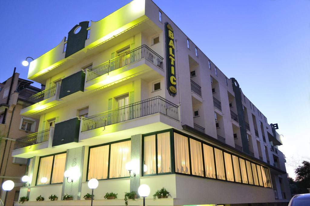 Hotel Baltic Мисано Адриатико Екстериор снимка