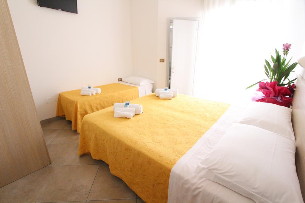 Hotel Baltic Мисано Адриатико Екстериор снимка