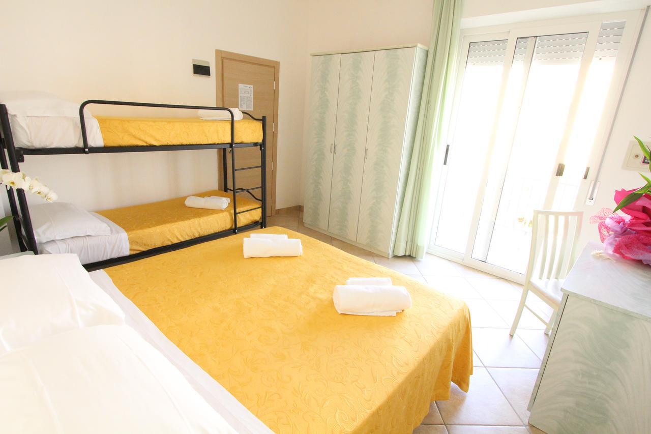 Hotel Baltic Мисано Адриатико Екстериор снимка