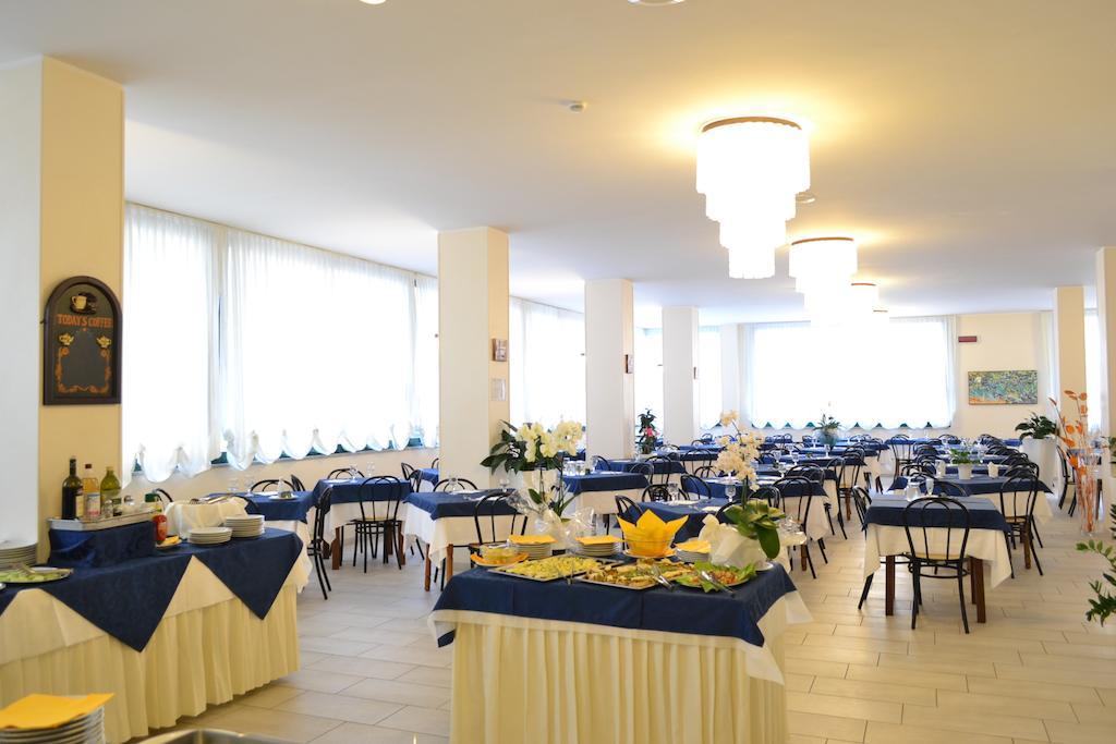 Hotel Baltic Мисано Адриатико Екстериор снимка