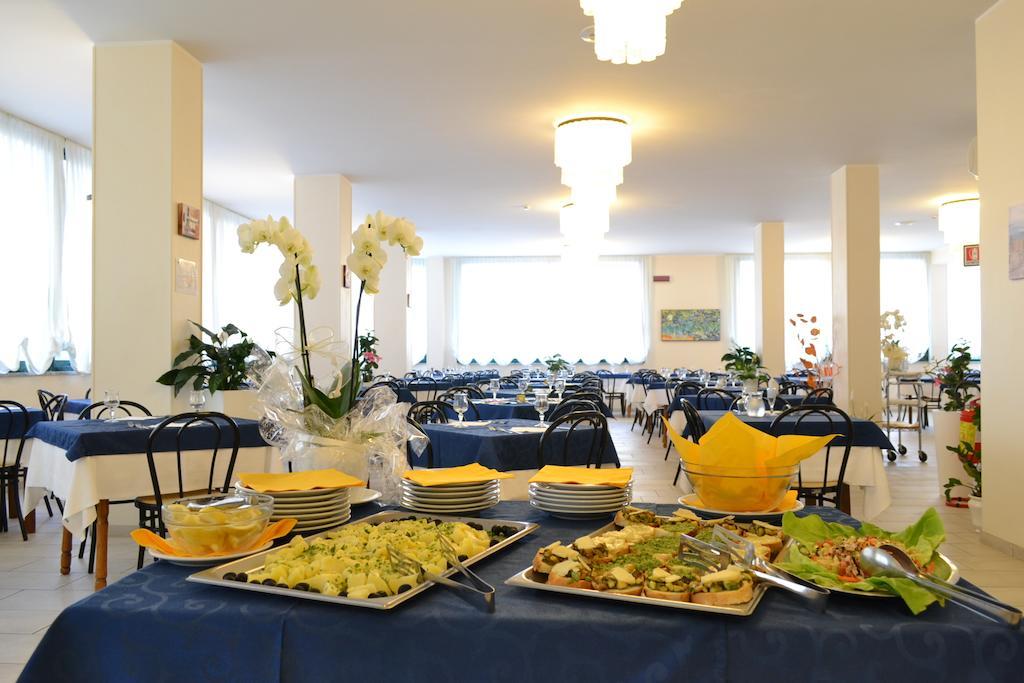 Hotel Baltic Мисано Адриатико Екстериор снимка